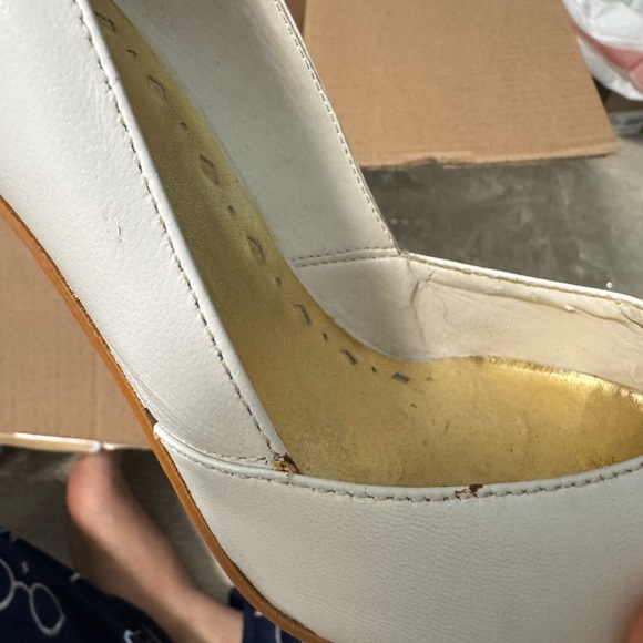 BCBG white pointed toe heels size 7 - Picture 8 of 10